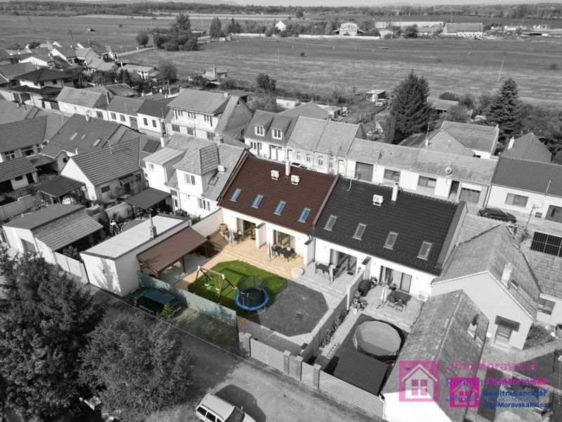 Prodej rodinného domu s dvěmy byty 3+kk, 214 m², Břeclav - Charvátská Nová Ves