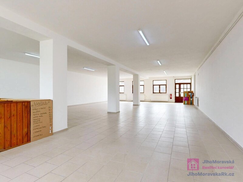 Pronájem obchodního  prostoru, 144 m2, Zahradní, Rakvice