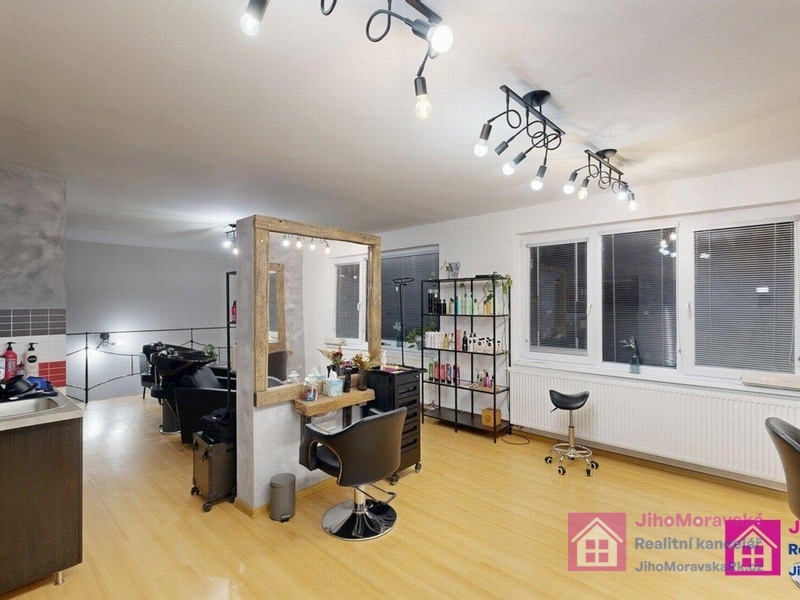 Pronájem křesla, v kadeřnickém salónu, Břeclav