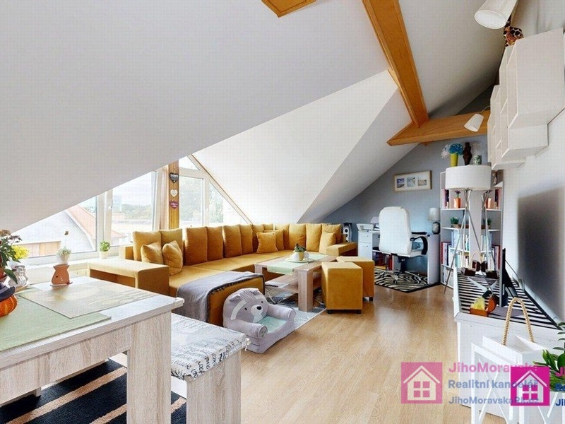 Prodej podkrovního bytu 4+1, 106 m², zahrada, Břeclav