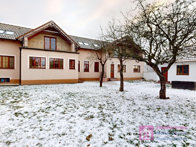 Pronájem prostorného a zařízeného RD, Brodské, Slovensko