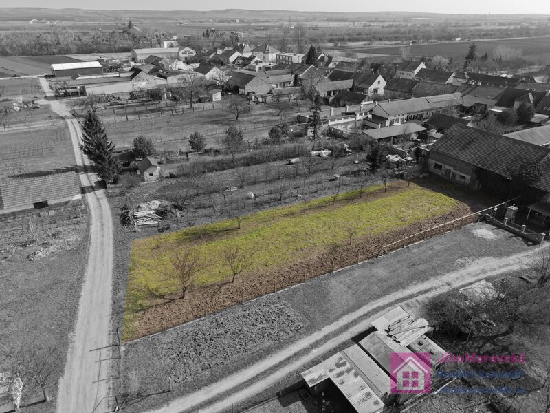 Prodej komerčního pozemku 1162 m2 v Rakvicích