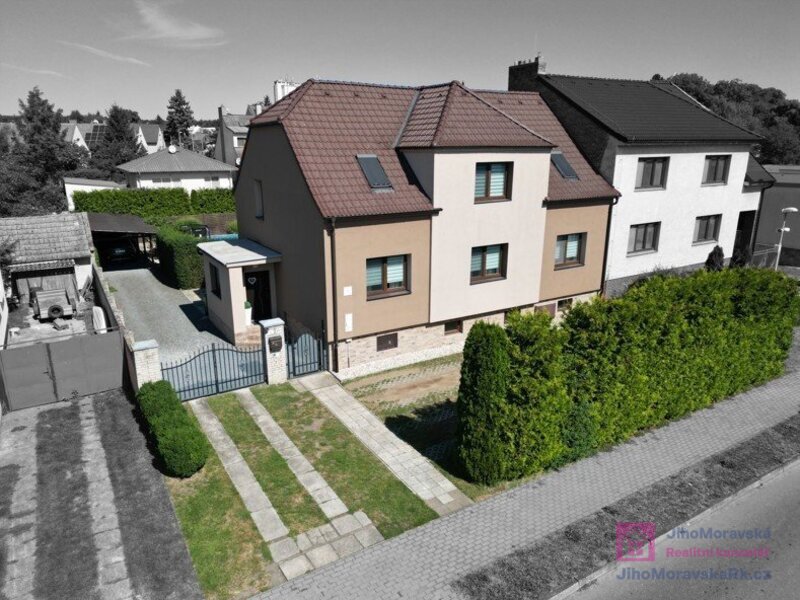 UKÀZKOVÀ PREZENTACE / Prodej rodinného domu 151 m2, zahrada, bazén, pergola, Rohatec. / UKÀZKOVÀ PREZENTACE