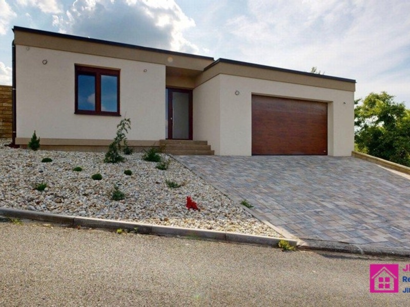 Prodej stavby RD 4+kk s dvou garáží, Morkůvky