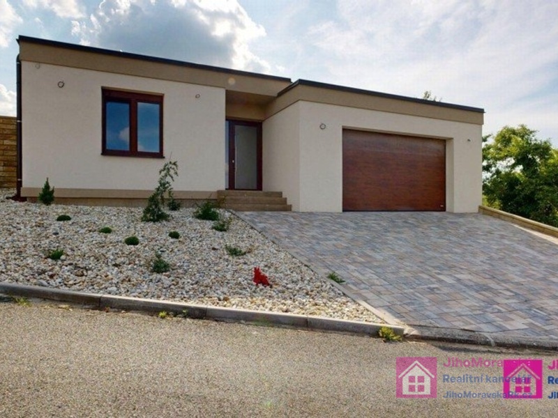 Prodej stavby RD 4+kk s dvou garáží, Morkůvky